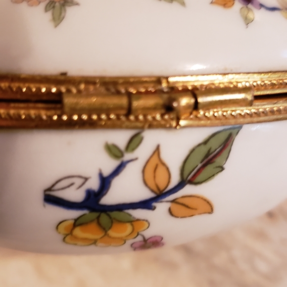 RARE FIND Limoge porcelain Egg - Picture 4 of 5